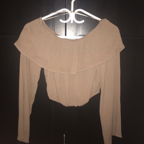 Off the Shoulder Ruffled Crop Top - Picture 3 of 4